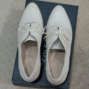 Cole Haan Cream Leather Lace-Up Pointed Oxfords